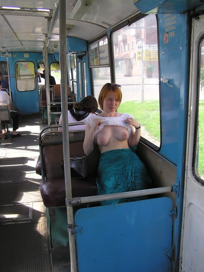 Голые женщины в транспорте
