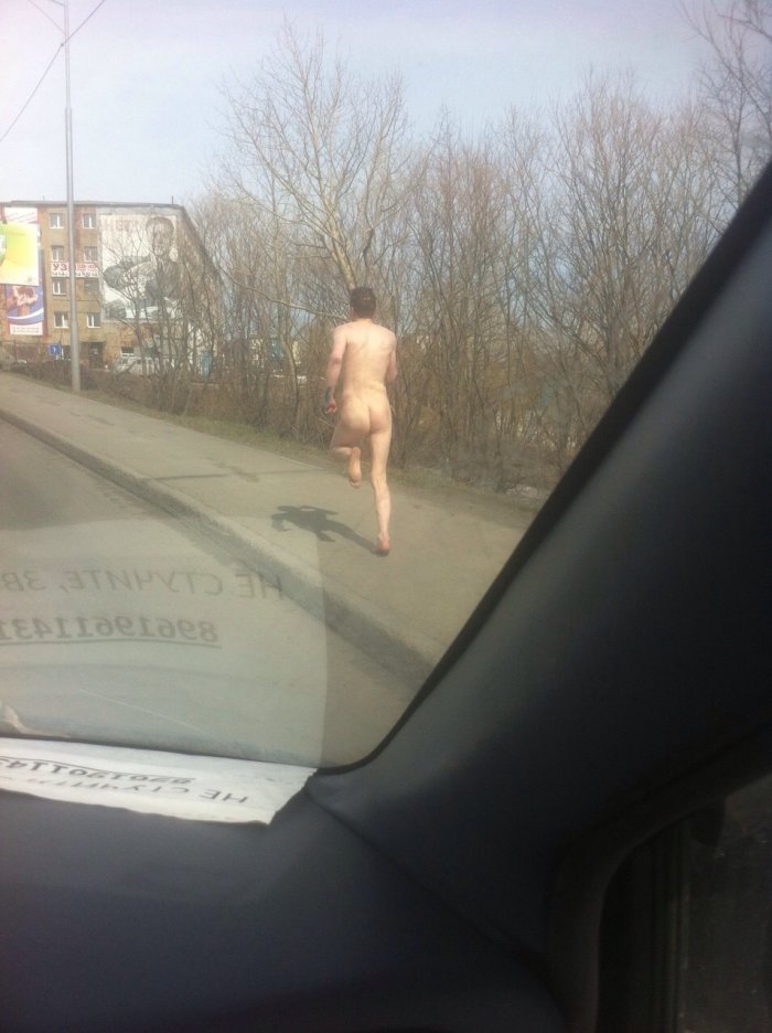 Раздели догола на улице
