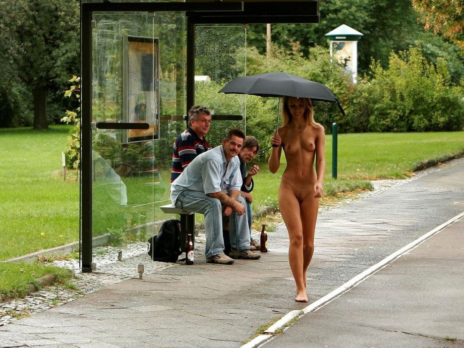 Public nudity - candid girls show her sexy body