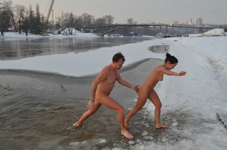 Красивые голые парни на природе