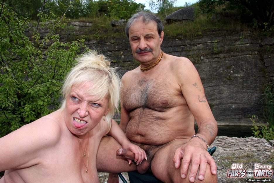 Трах пьяных девок на природе