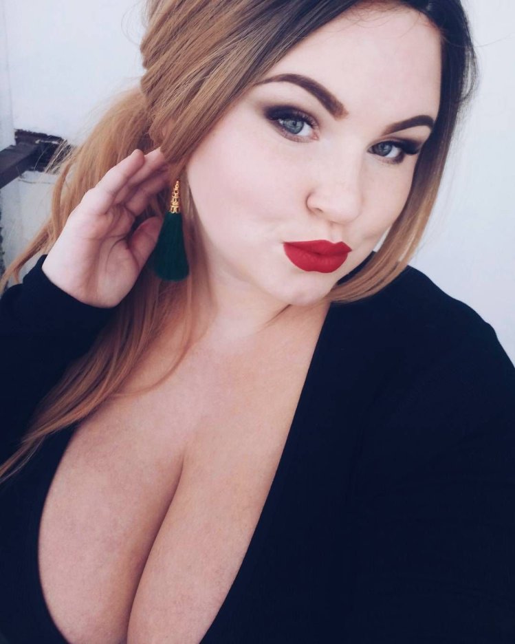 Alena Ostanova Plus Size обои