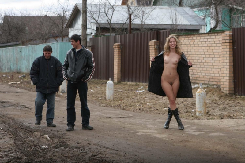 Обрезанные девки голышом