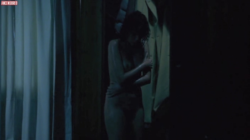 Valeria Golino против ветра nude