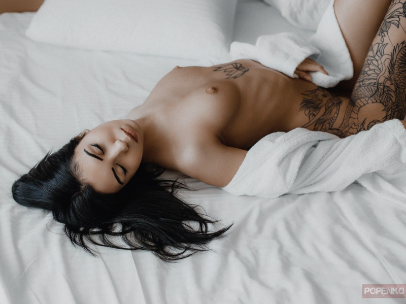 Almendra Suicide эротика, попка