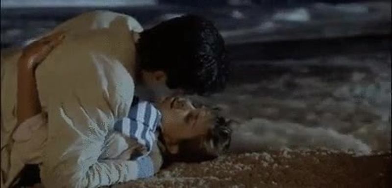 Гифки постельные сцены в фильмах