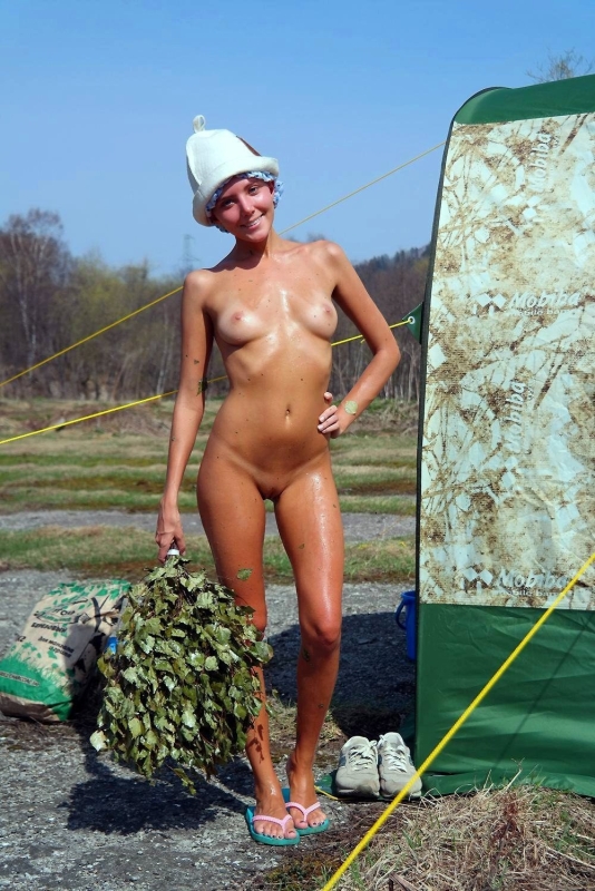 Голые женщины в турпоходе