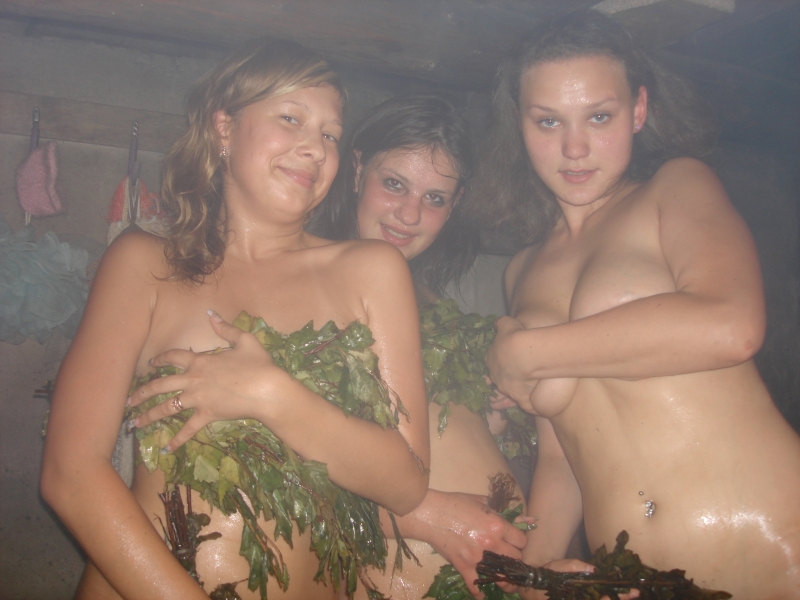 Пьяные девчонки в сауне
