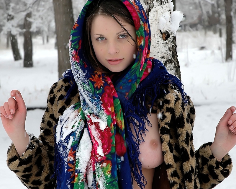 Голые красавицы в платках