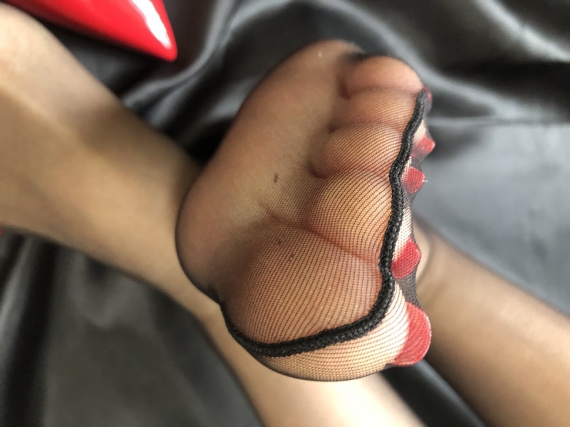 Мэнди Флауэрс nylon feet